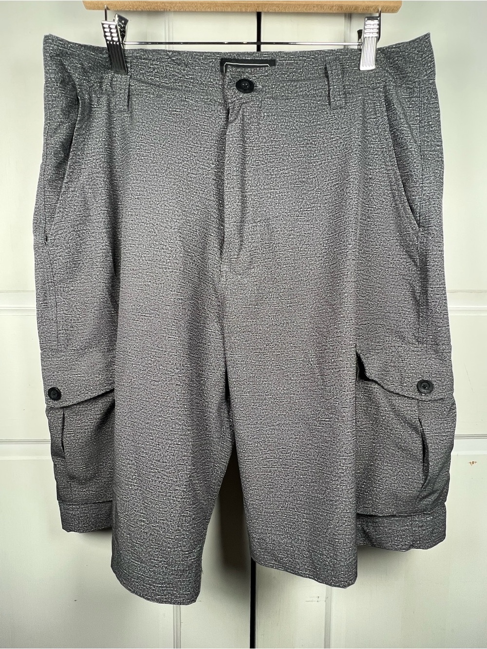 CSG (Champs Sports Gear) Men's Grey Cargo Hybrid Shorts Size Large